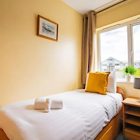 Apartment 68 - Spacious & Budget Friendly By Shortstays